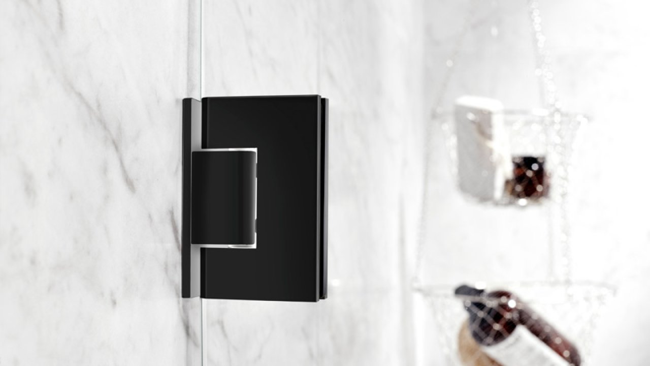 Gångjärnsbeslag i hela Luxor- serien kommer med kromade som standard.